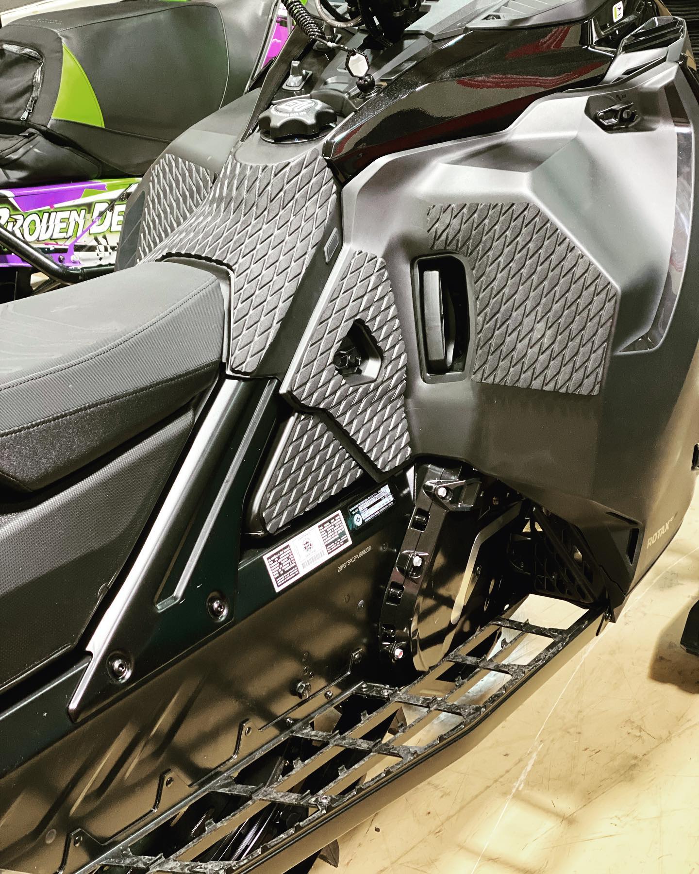 PDP Ski Doo Gen 5 Summits and Freeride Kneepads